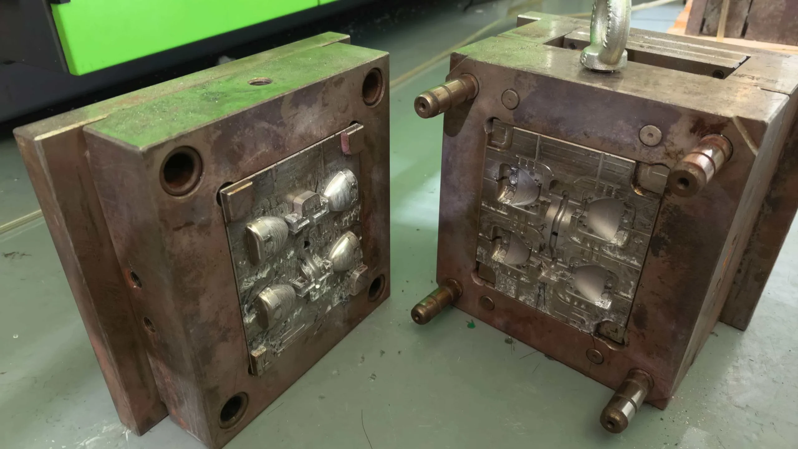 LEZEN High-Precision Private Mold showing 1-out-of-4 micro-level tooling