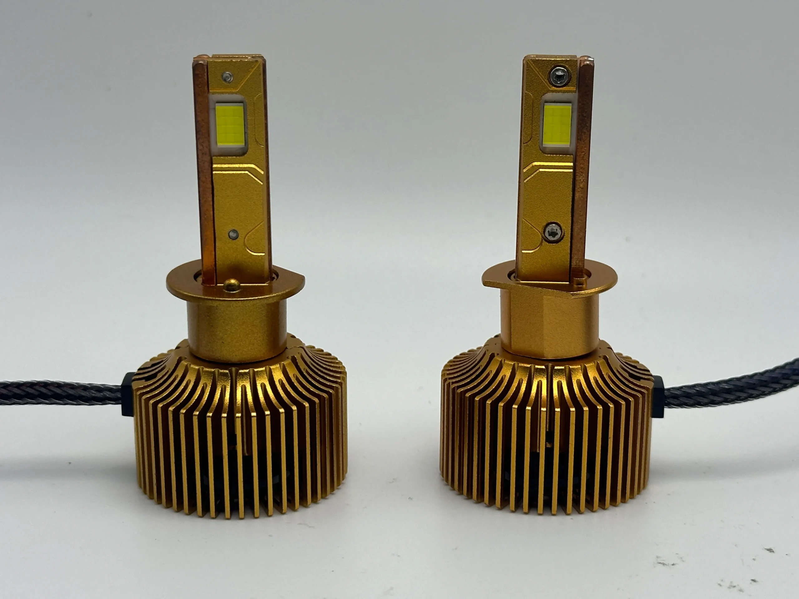 m33 H1 LED Bulb