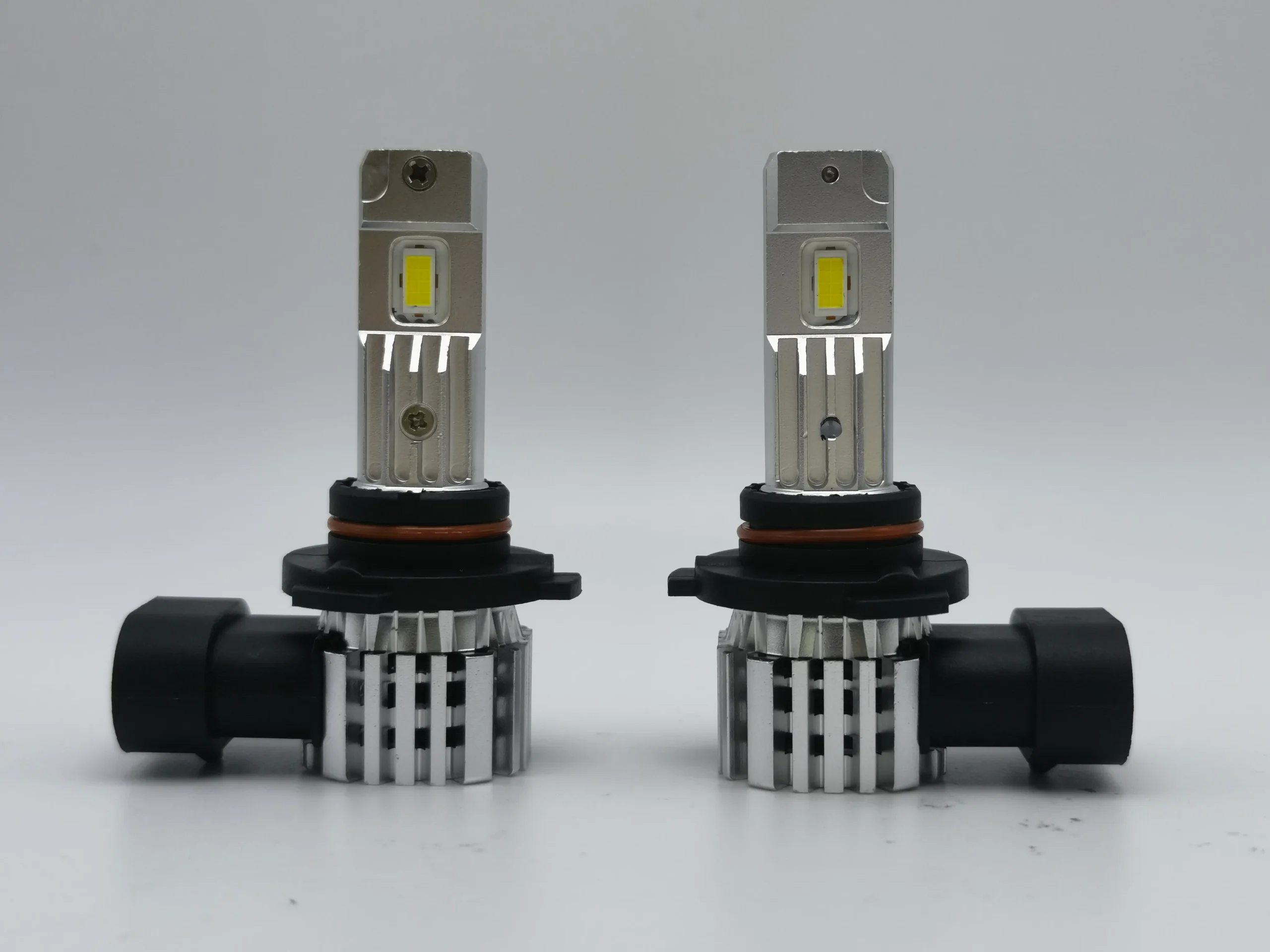 V5 Series 9006 LED Bulb